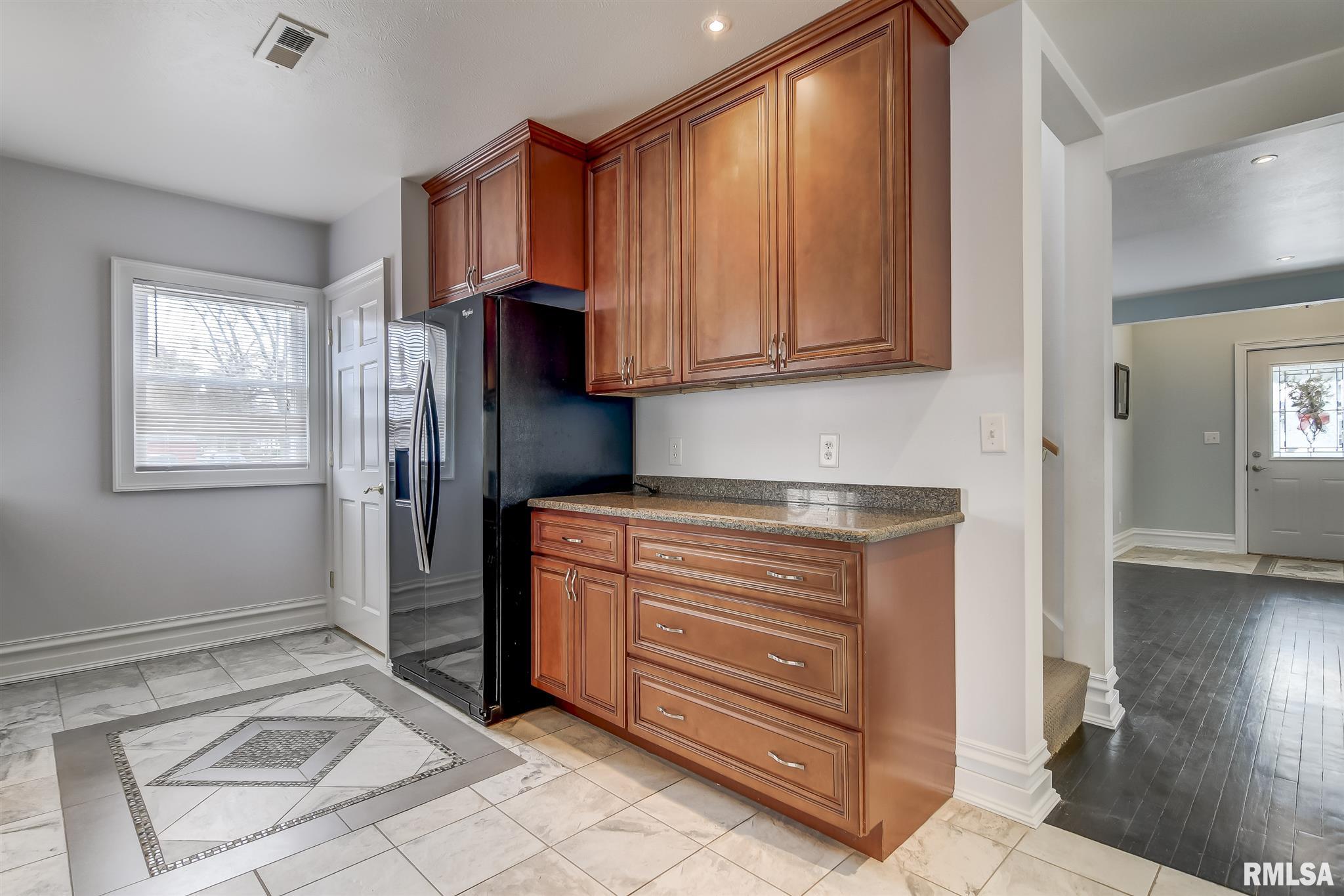233 East Pine Street Springfield, IL 62704 - Photo 10 of 28 Gallery Image 10