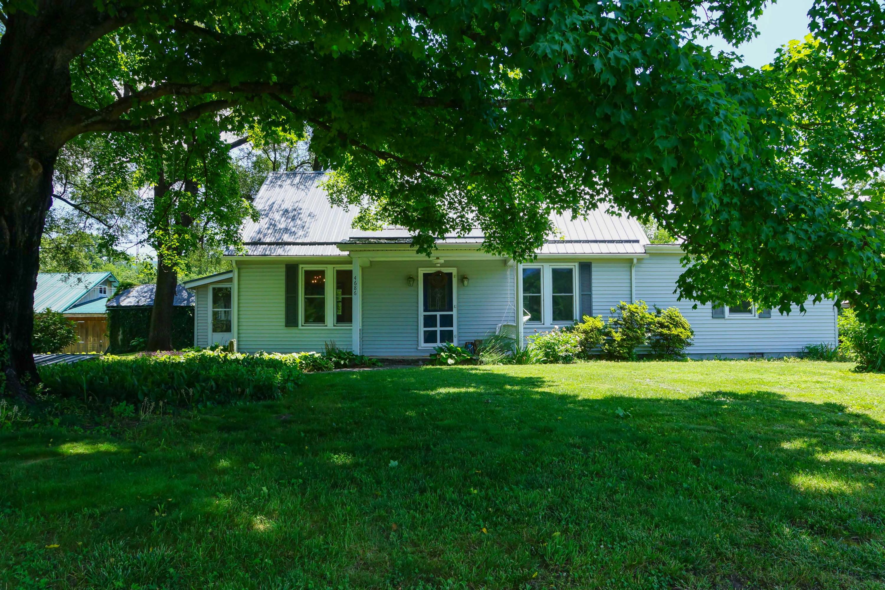 4686 Roger Road Salem, VA 24153 - Photo 2 of 46 DSC07402