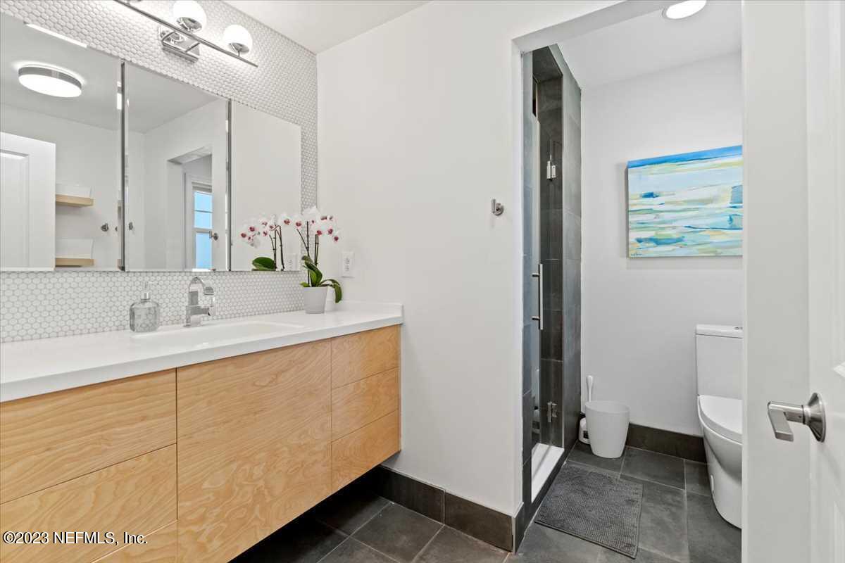 4186 Birmingham Road Jacksonville, FL 32207 - Photo 17 of 42 Primary Bathroom