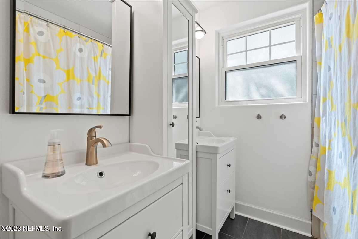 4186 Birmingham Road Jacksonville, FL 32207 - Photo 20 of 42 Guest Bath