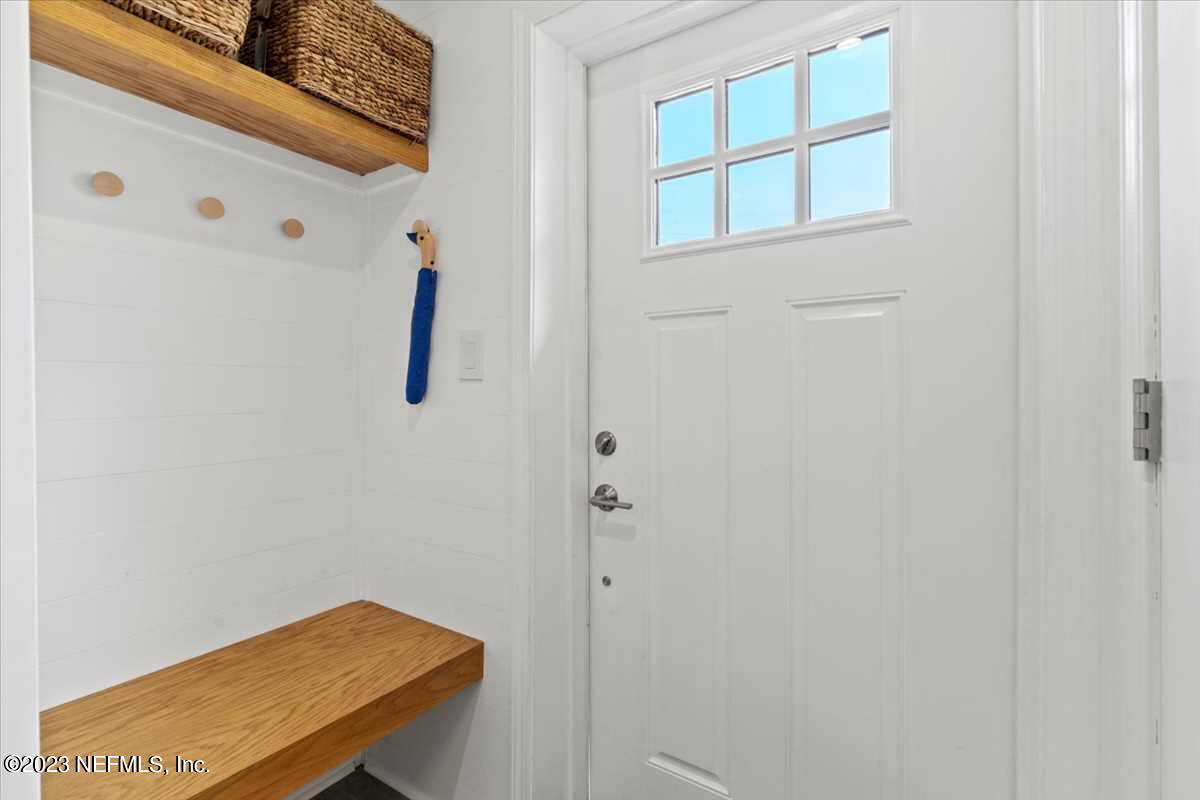 4186 Birmingham Road Jacksonville, FL 32207 - Photo 23 of 42 Mudroom