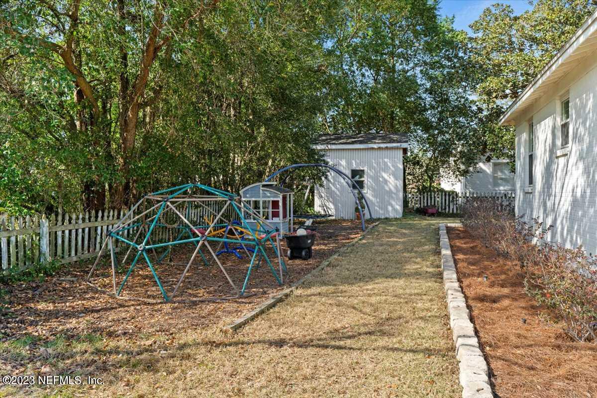 4186 Birmingham Road Jacksonville, FL 32207 - Photo 25 of 42 Sideyard