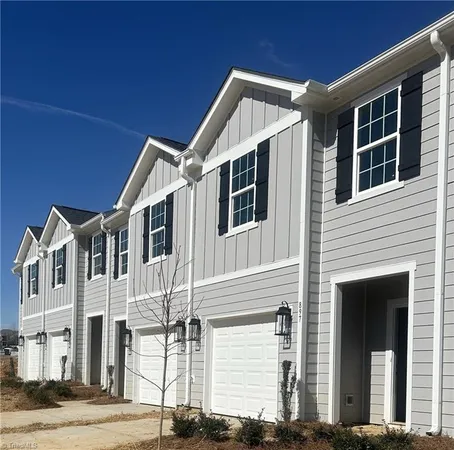 $2,160 | 1096 University Drive, Unit C1, Burlington, NC 27215