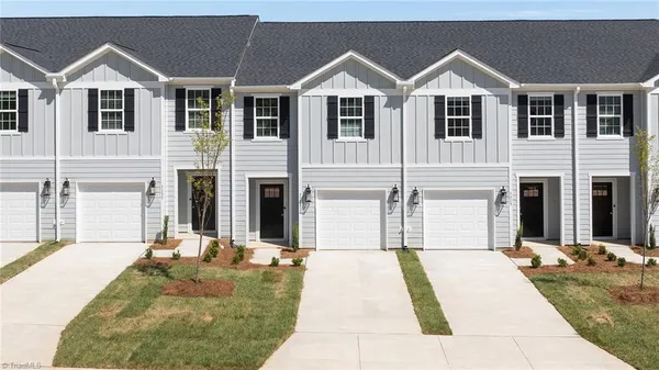 $2,160 | 1096 University Drive, Unit C1, Burlington, NC 27215