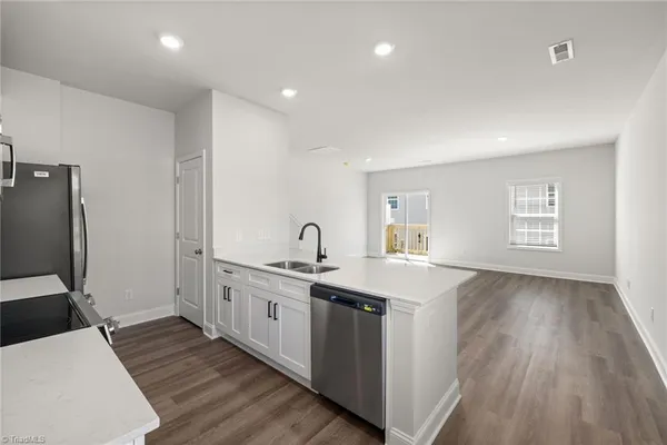 $2,160 | 1096 University Drive, Unit C1, Burlington, NC 27215