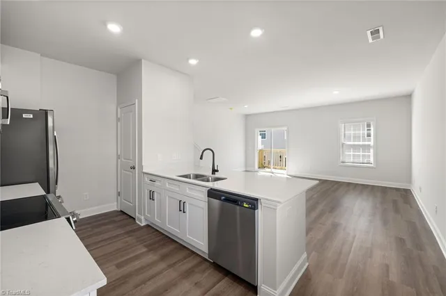 $1,995 | 1729 University Drive, Unit C1, Burlington, NC 27215