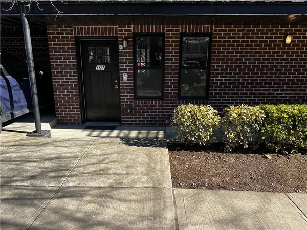 a view of entryway front of house