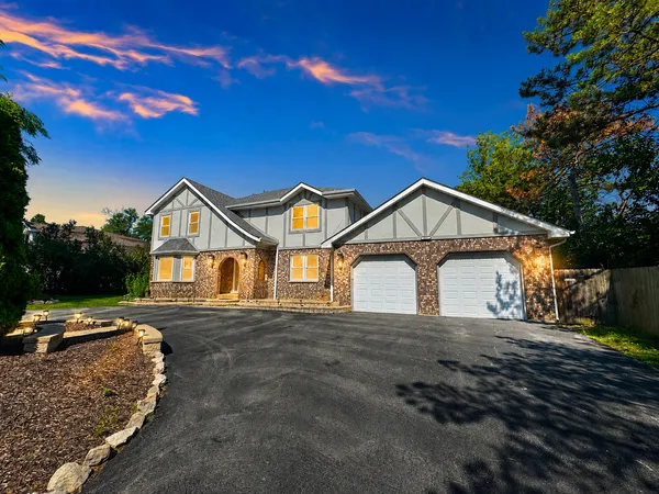 $789,900 | 801 Waltz Court, Prospect Heights, IL 60070