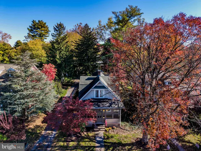 a wooden bench sitting in front of a house