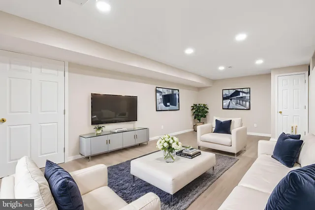 $939,900 | 13633 Union Village Circle, Clifton, VA 20124