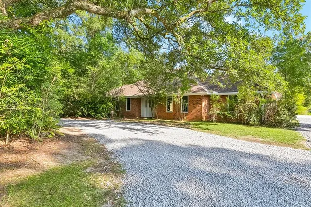 $2,150 | 20200 Narrow Road, Covington, LA 70435