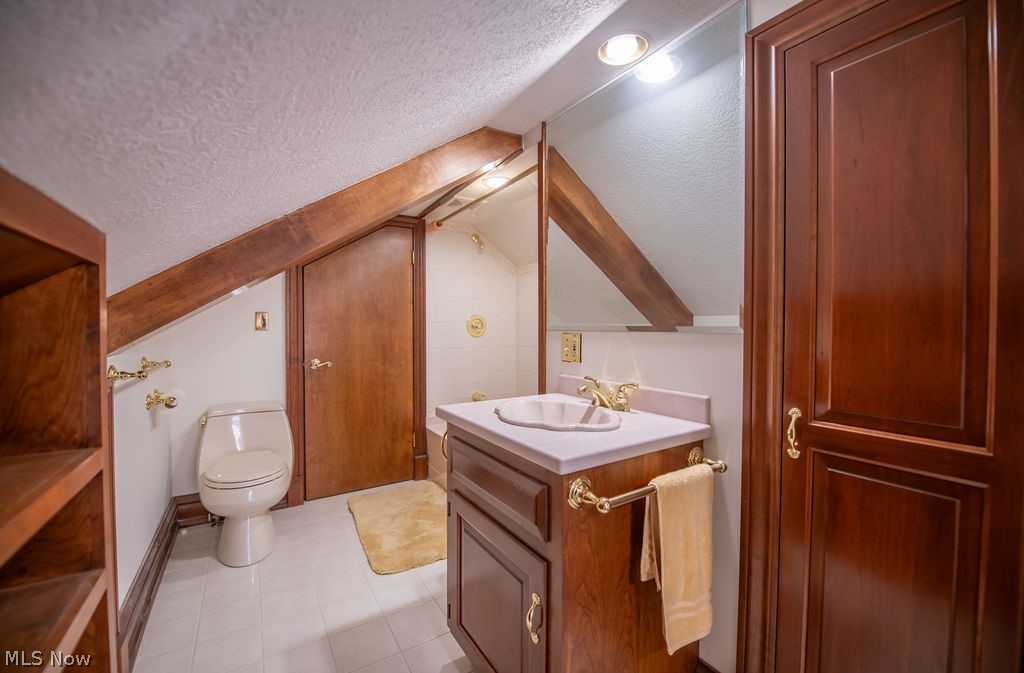 2009 Lakewood Road Southwest Sherrodsville, OH 44675 - Photo 39 of 47 Upper level bathroom view