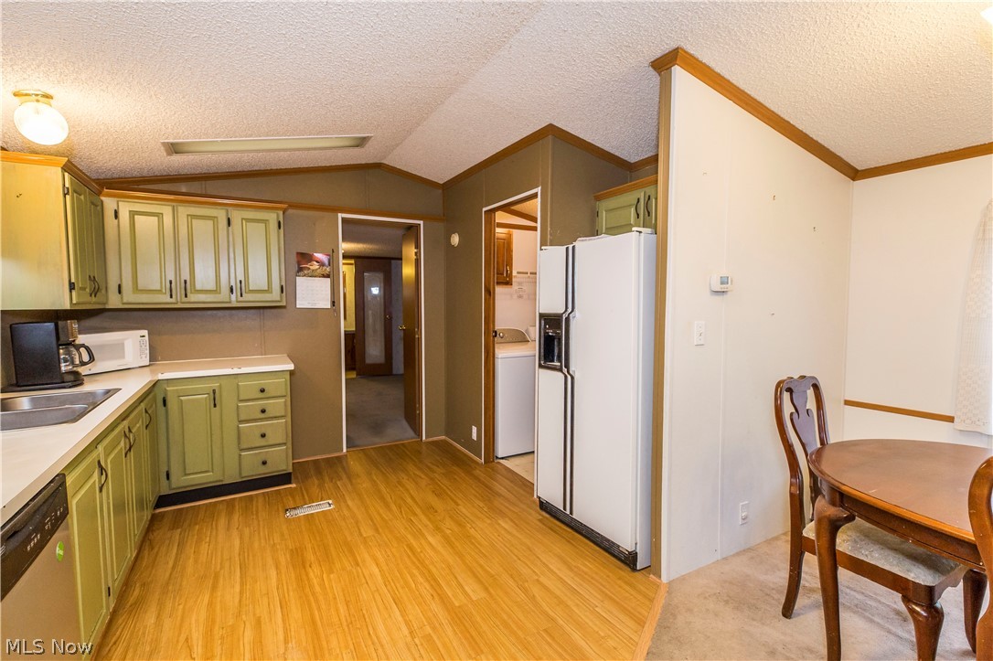 18592 Edwards Road, Unit 31 BUTTERNUT Doylestown, OH 44230 - Photo 12 of 34 Gallery Image 12