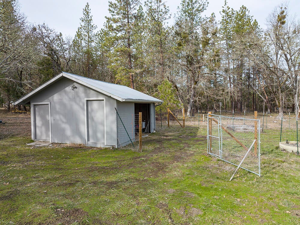16500 Water Gap Road Williams, OR 97544 - Photo 35 of 51 39