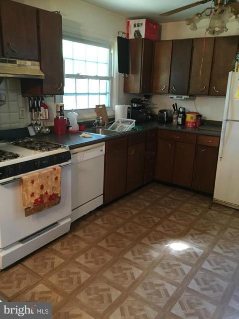 123 Spring Street Gaithersburg, MD 20877 - Photo 6 of 23 Kitchen