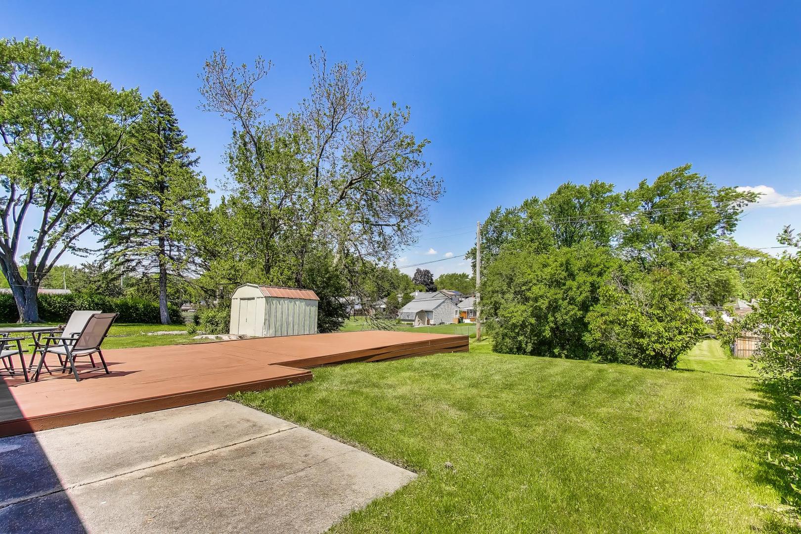 420 Bode Road Hoffman Estates, IL 60169 - Photo 19 of 20 a view of a backyard with sitting area