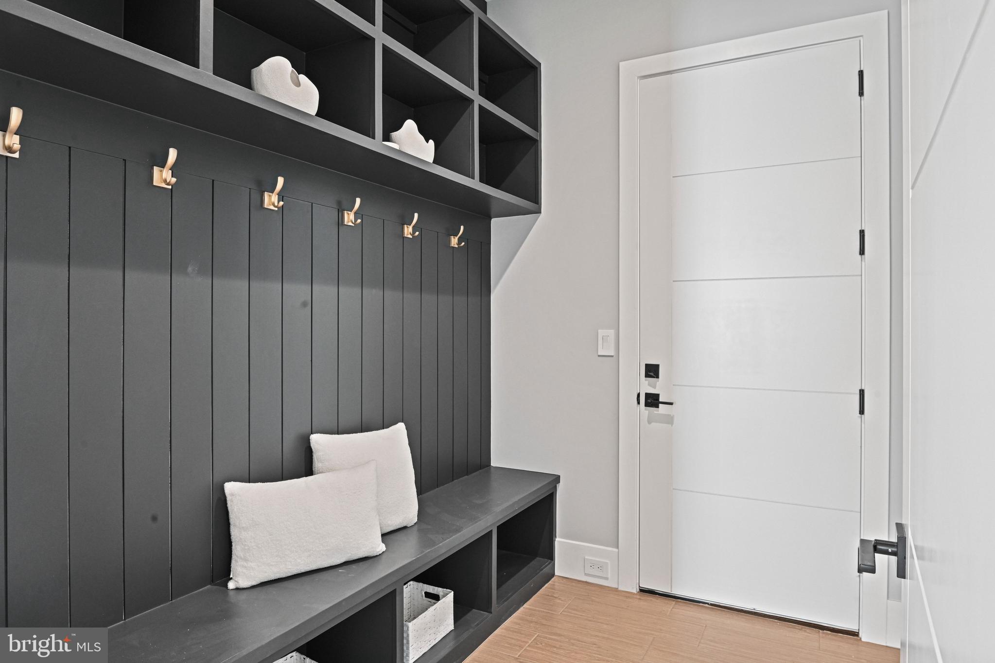 1052 Balls Hill Road McLean, VA 22101 - Photo 11 of 64 Mud room