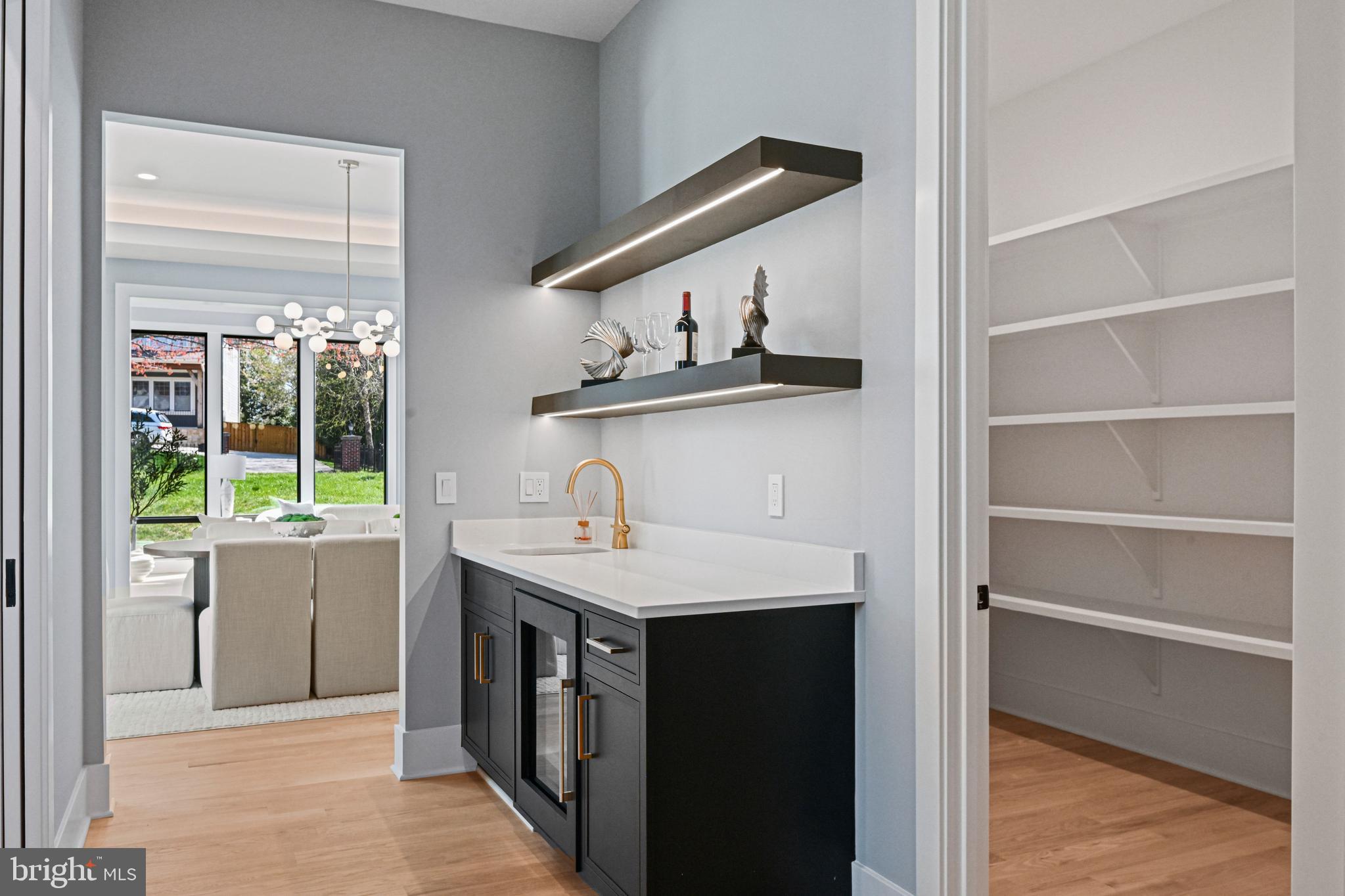 1052 Balls Hill Road McLean, VA 22101 - Photo 19 of 64 Butlers pantry