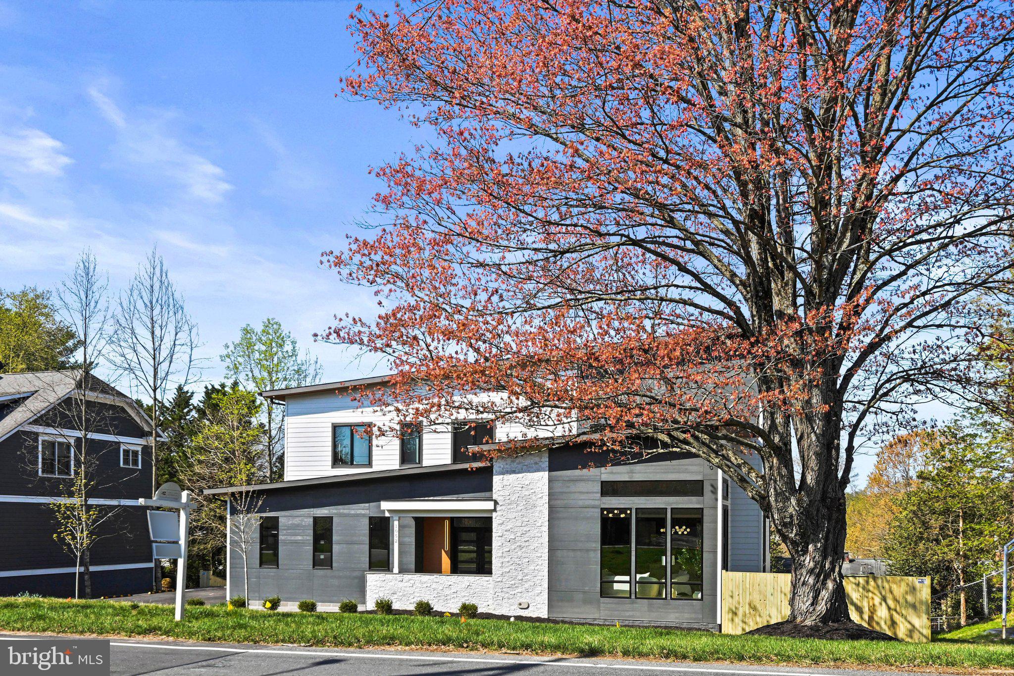 1052 Balls Hill Road McLean, VA 22101 - Photo 2 of 64