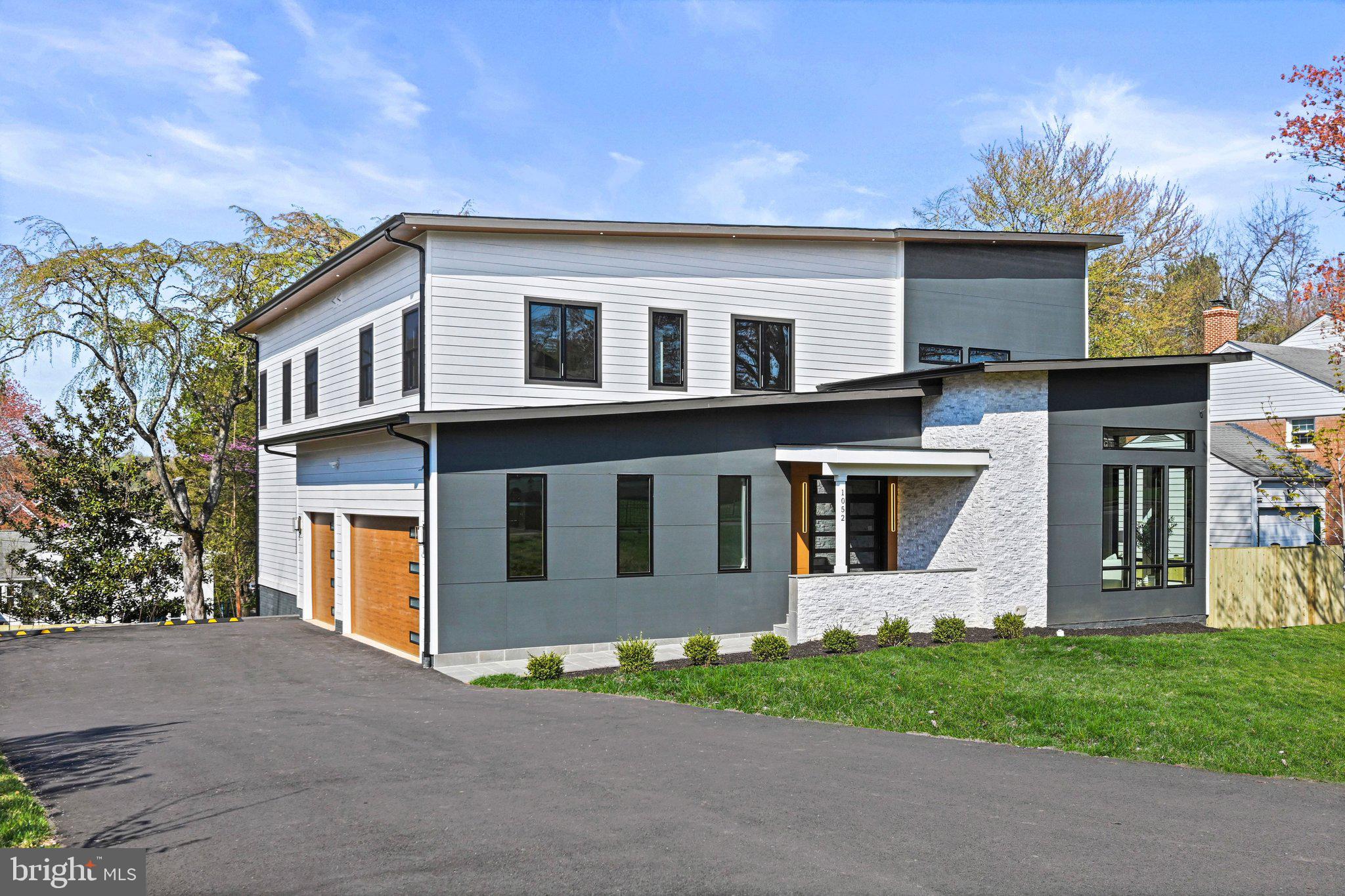 1052 Balls Hill Road McLean, VA 22101 - Photo 3 of 64