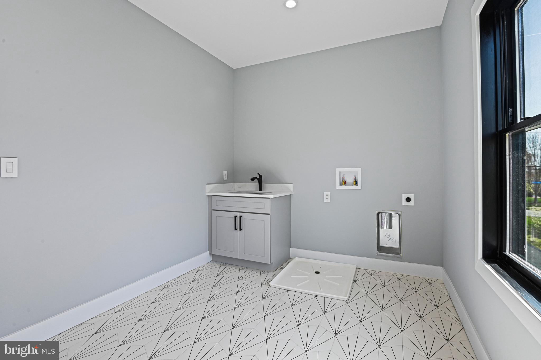 1052 Balls Hill Road McLean, VA 22101 - Photo 39 of 64 Laundry room