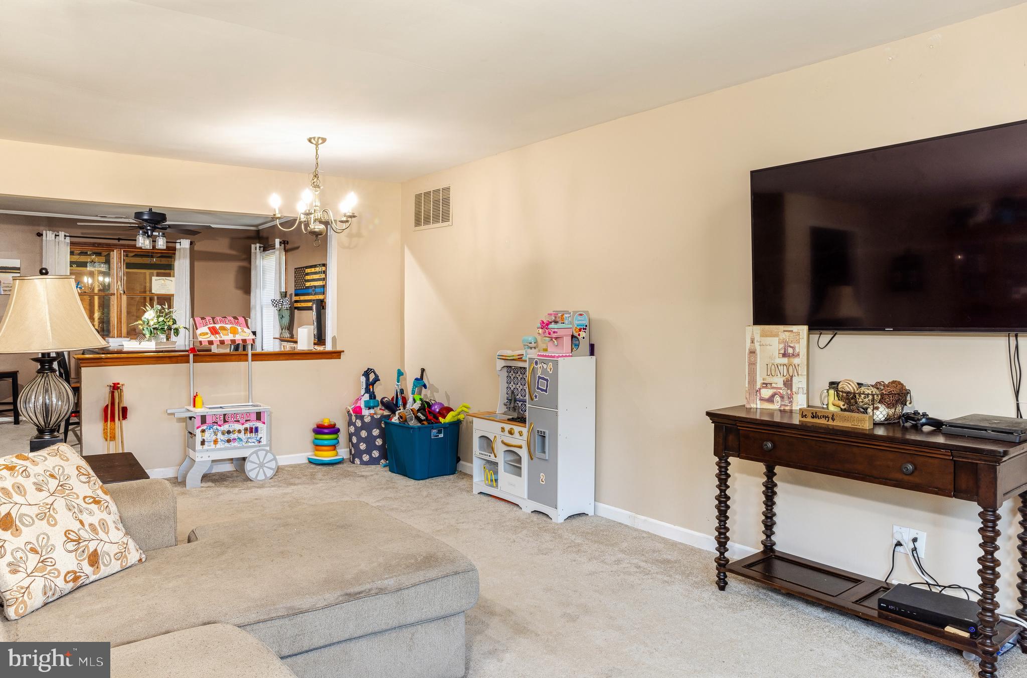 5 Uranus Road Sewell, NJ 08080 - Photo 4 of 24