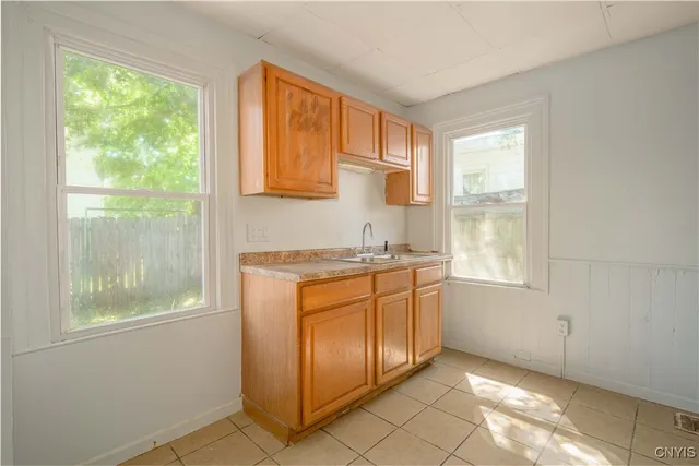 $1,400 | 42 East Cayuga Street, Oswego, NY 13126