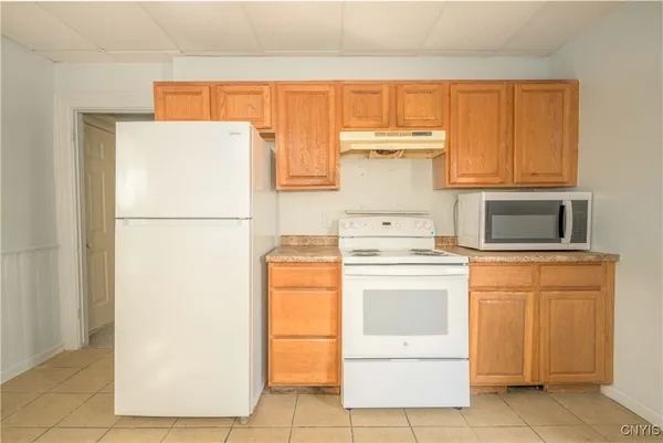 $1,400 | 42 East Cayuga Street, Oswego, NY 13126