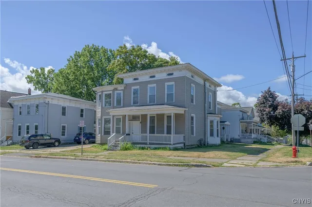 $1,400 | 42 East Cayuga Street, Oswego, NY 13126