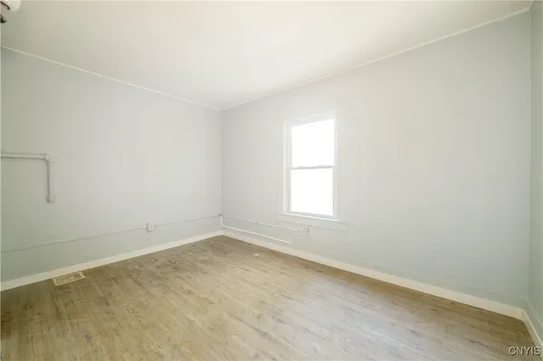 $1,400 | 42 East Cayuga Street, Oswego, NY 13126