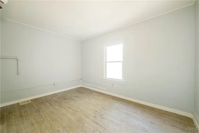 $1,400 | 42 East Cayuga Street, Oswego, NY 13126