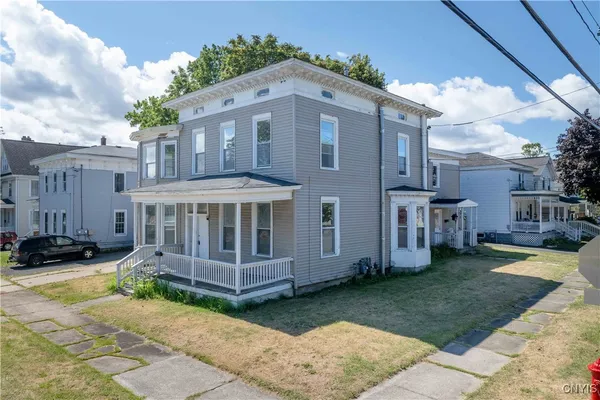 $1,400 | 42 East Cayuga Street, Oswego, NY 13126