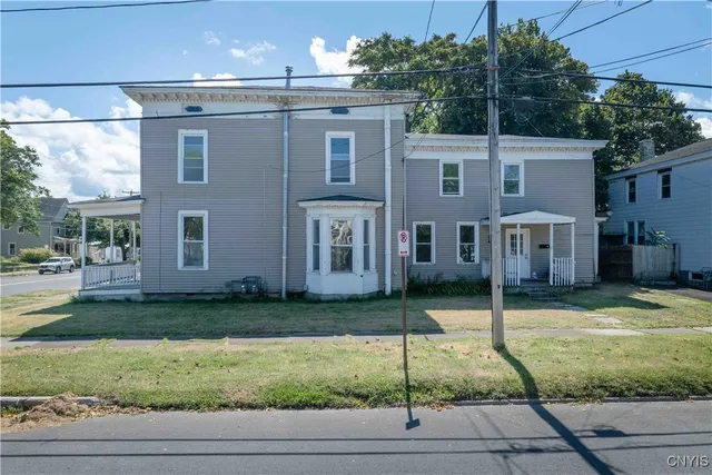 $1,400 | 42 East Cayuga Street, Oswego, NY 13126