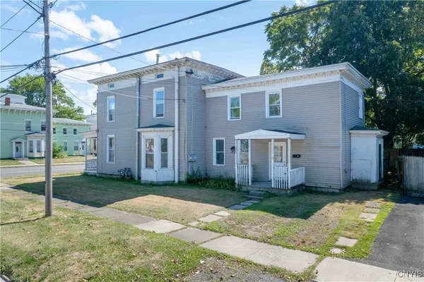$1,400 | 42 East Cayuga Street, Oswego, NY 13126