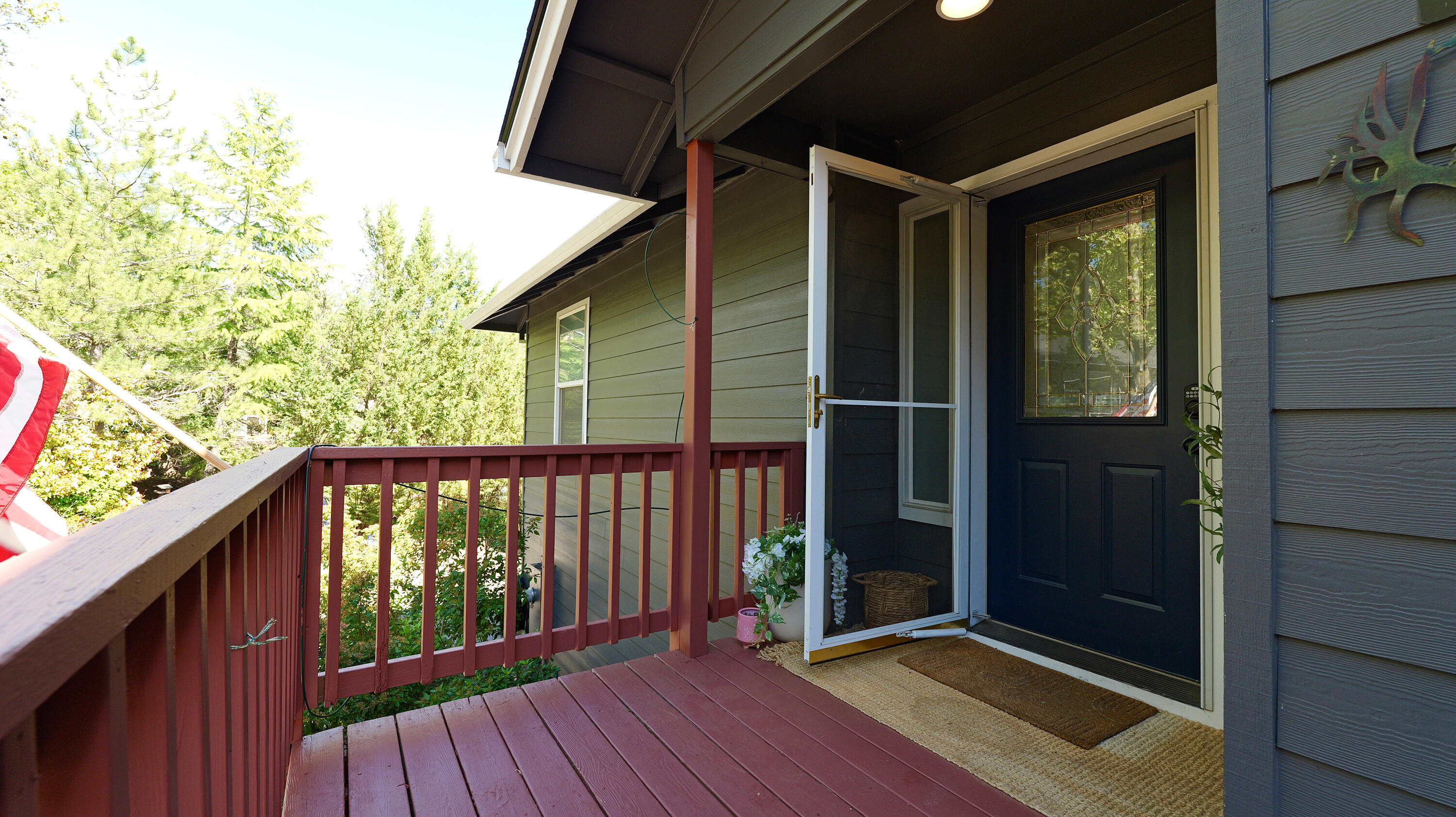 381 Pinetop Terrace Shady Cove, OR 97539 - Photo 6 of 66