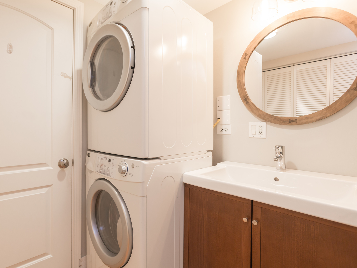 398 Rodenburg Road Roselle, IL 60172 - Photo 23 of 43 a bathroom with a sink and a mirror