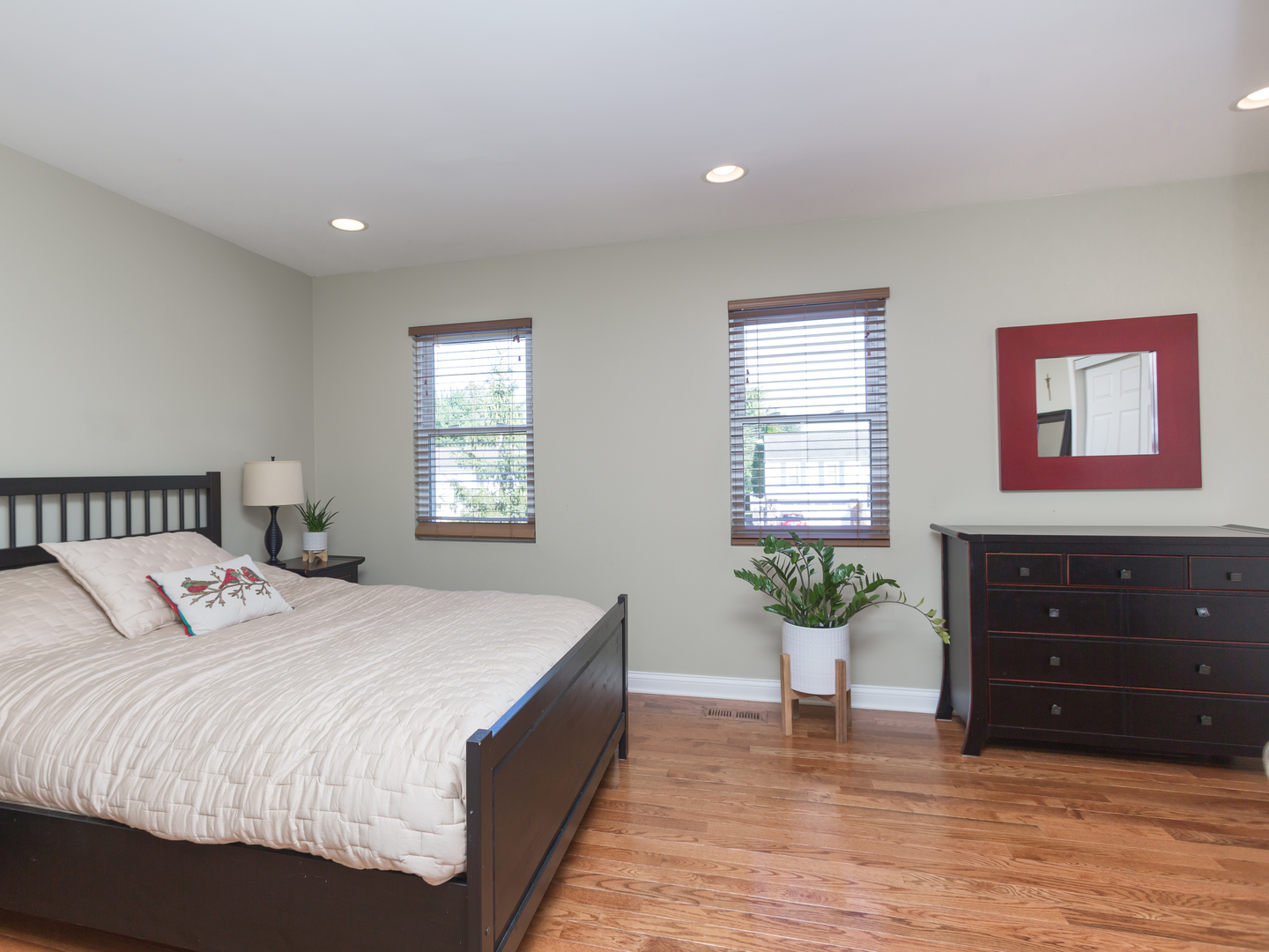 398 Rodenburg Road Roselle, IL 60172 - Photo 28 of 43 a bedroom with a bed and dresser