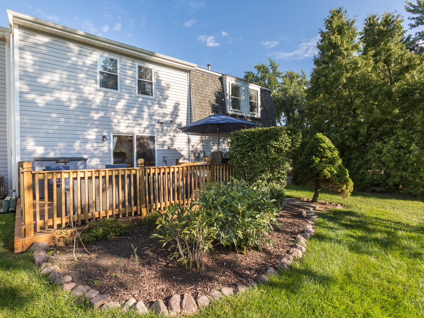 398 Rodenburg Road Roselle, IL 60172 - Photo 39 of 43 a balcony view with a garden