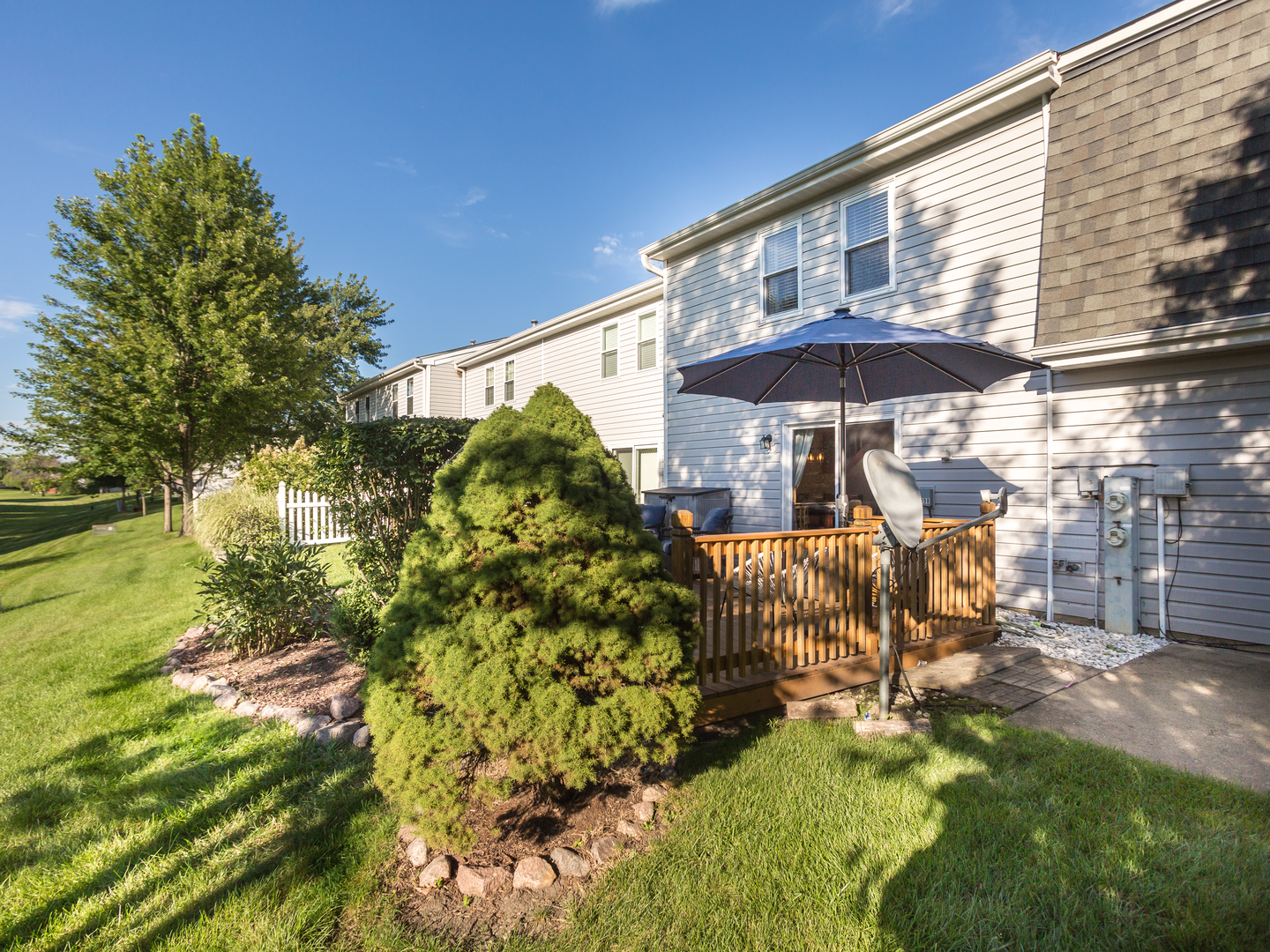 398 Rodenburg Road Roselle, IL 60172 - Photo 40 of 43 a view of a patio with table and chairs under an umbrella