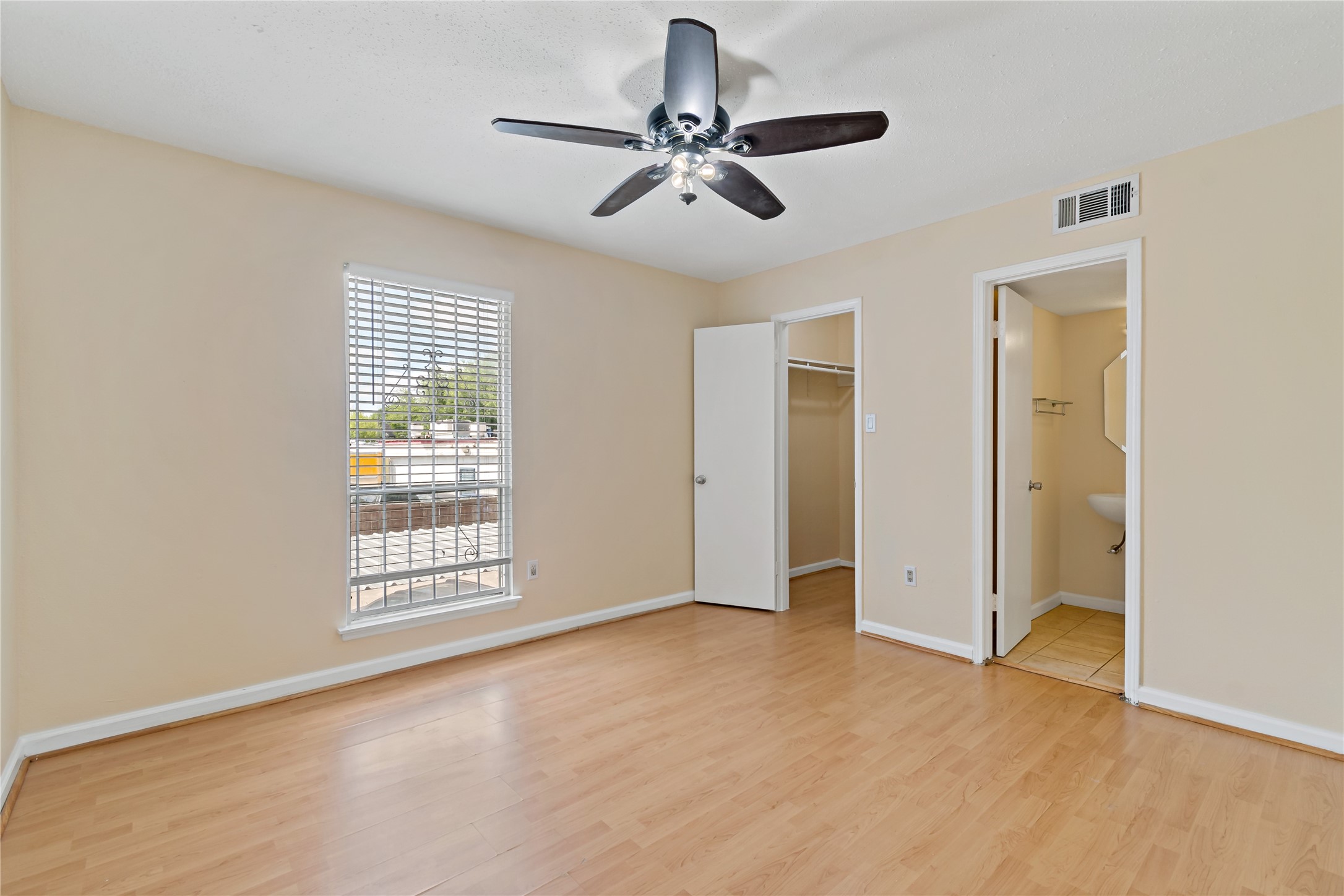 7913 Cook Road Houston, TX 77072 - Photo 9 of 15