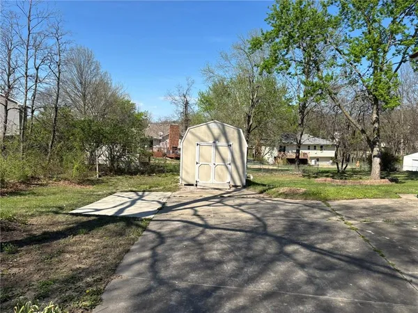 $260,000 | 102 Cottonwood Close Street, Warrensburg, MO 64093