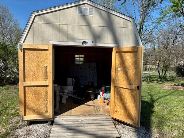 $260,000 | 102 Cottonwood Close Street, Warrensburg, MO 64093