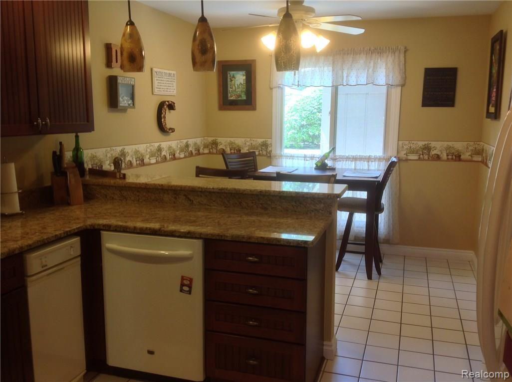 952 Golfview Court Rochester, MI 48307 - Photo 16 of 36 IMG_1153.JPG