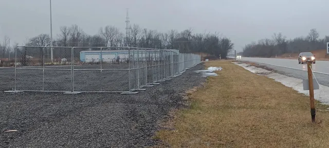 a view of a back yard