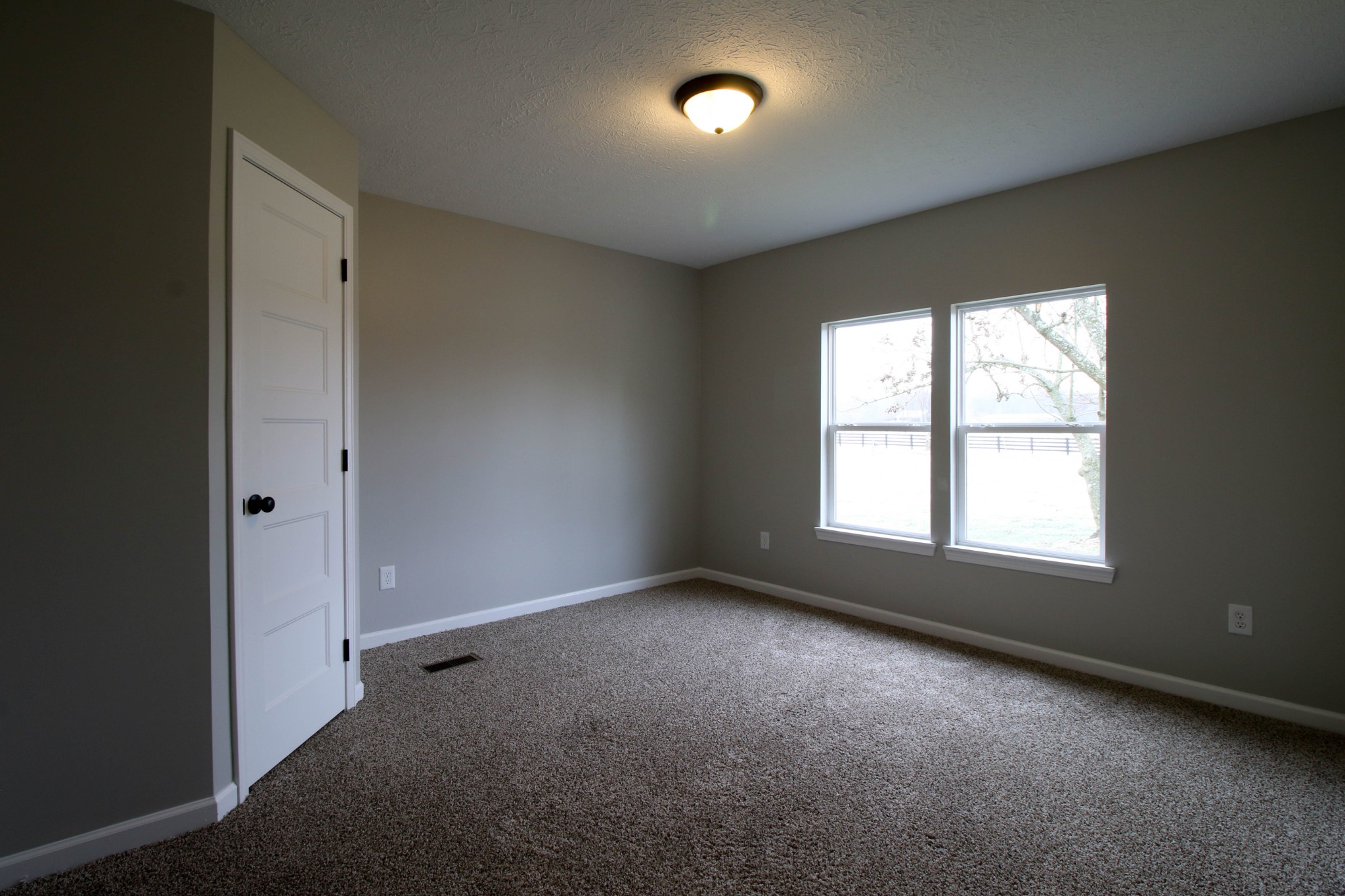 4413 Woodrow Wilson Road Springfield, TN 37172 - Photo 18 of 19 an empty room with a empty space and windows
