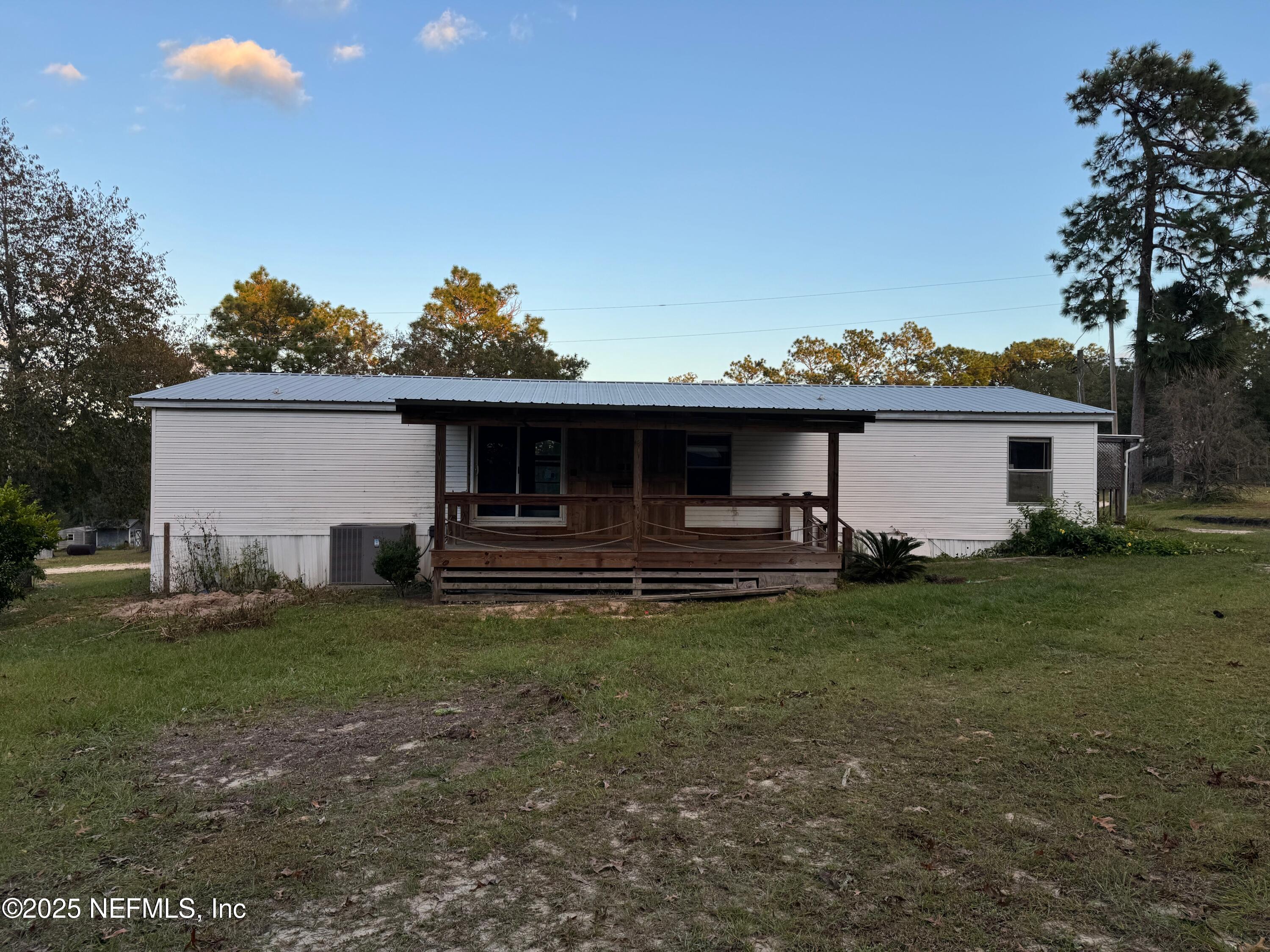 323 Incline Road Satsuma, FL 32189 - Photo 2 of 12 a view of a house with backyard and sitting area