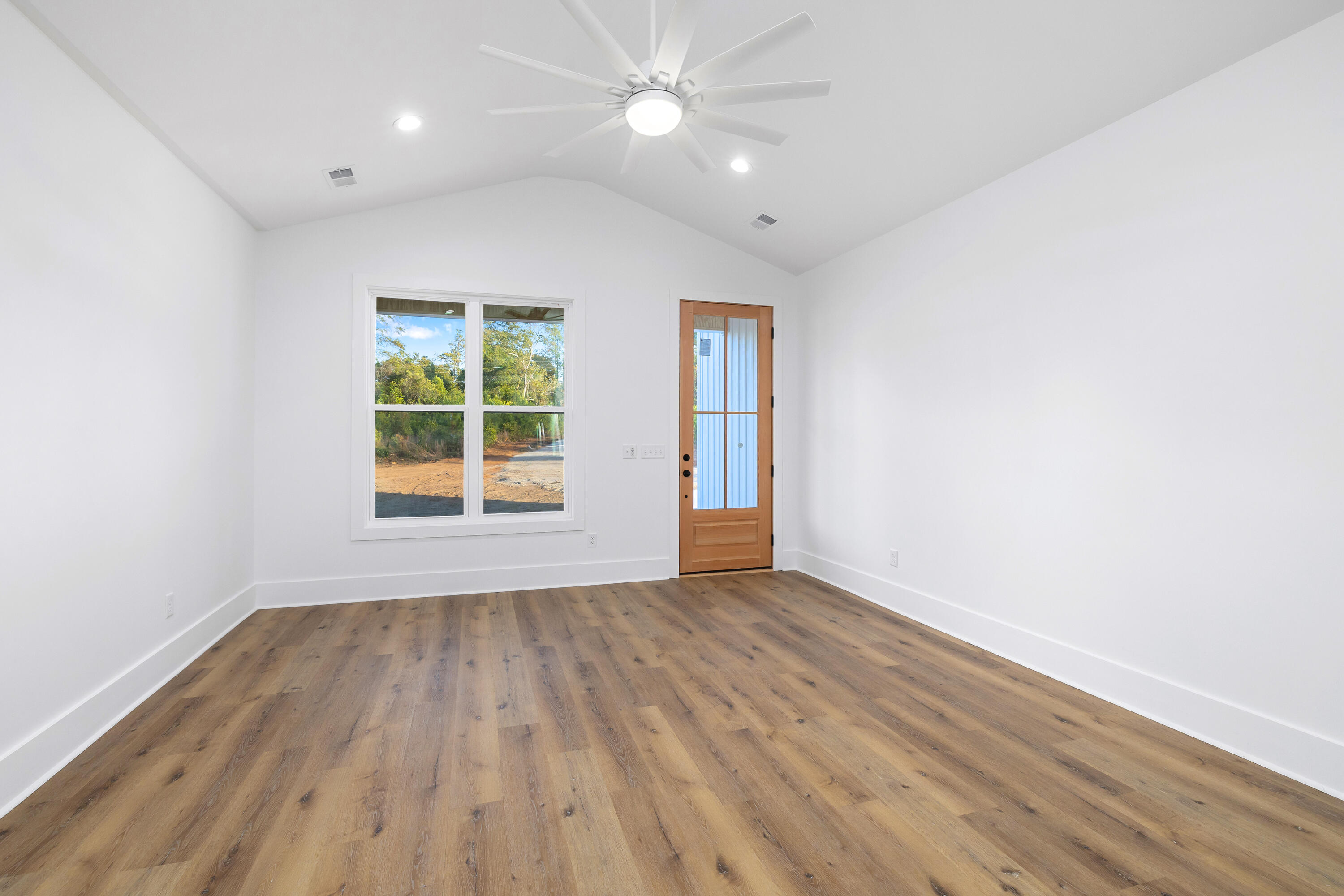 3074 Peach Orchard Road Dalzell, SC 29040 - Photo 6 of 35 Living Room