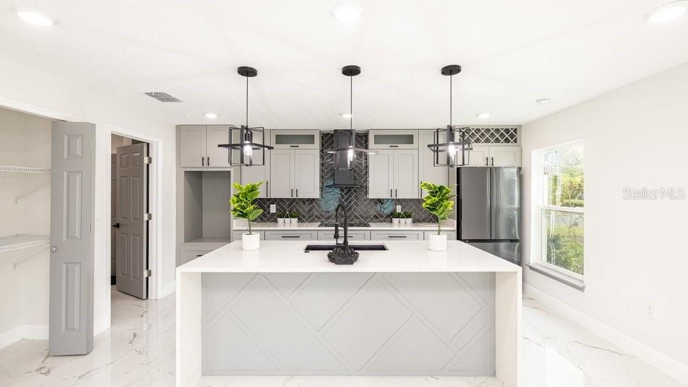 1414 East Harding Street Orlando, FL 32806 - Photo 3 of 32