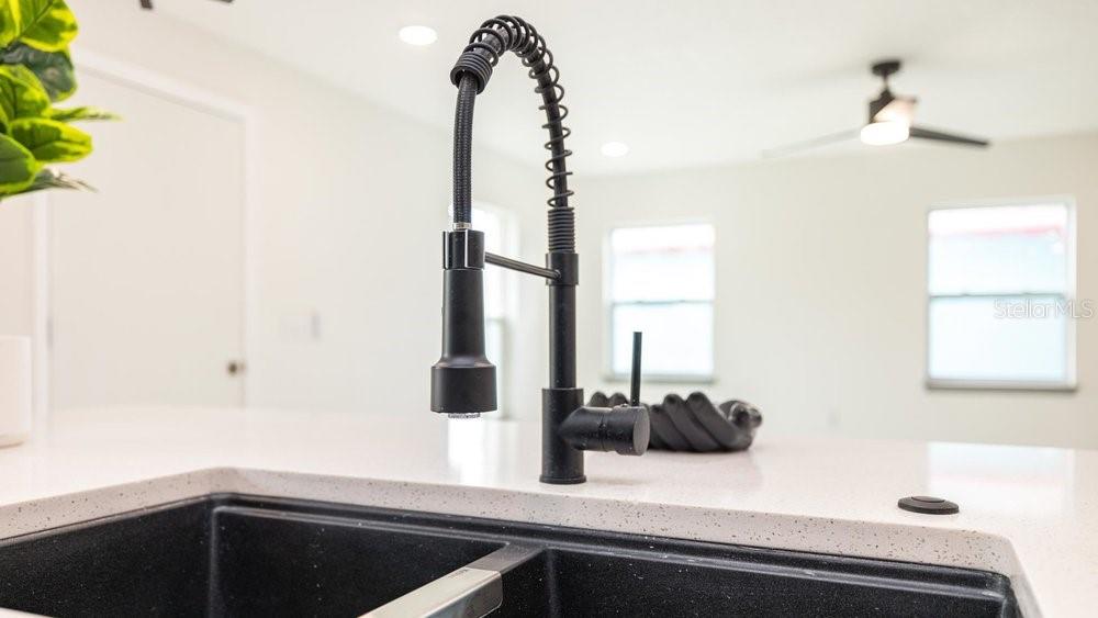 1414 East Harding Street Orlando, FL 32806 - Photo 7 of 32