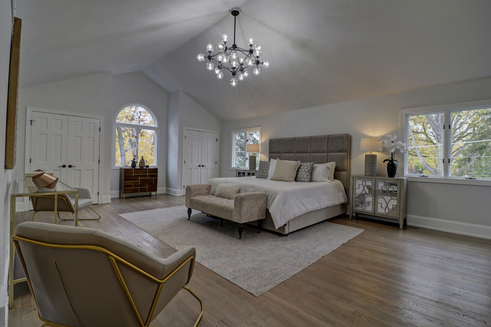 3910 Wolf Road Western Springs, IL 60558 - Photo 21 of 36 a bedroom with a bed and window